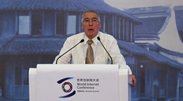 汉斯·鲁道夫·托蒙发表演讲