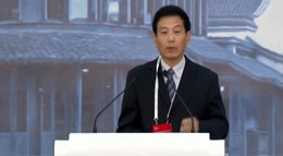 黄澄清发表演讲